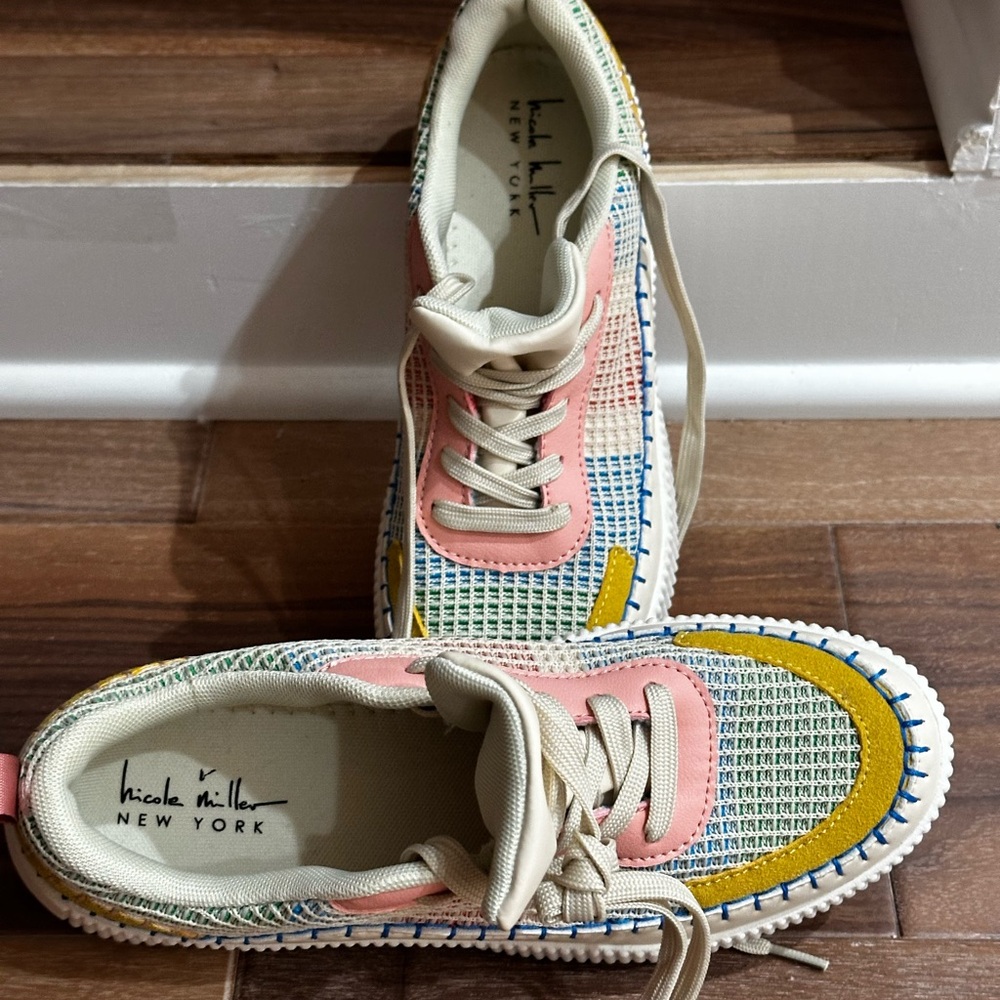 NWOT Brita  Mixed shoe by Nicole Miller